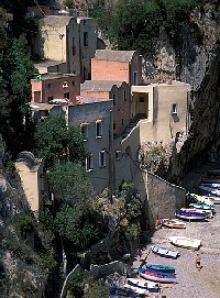 Xtrallusion offers characteristic Bed and Breakfast, B&B, Guest House, Hotel, Albergo and Country Lodge accommodation in Italy. Plus independent self-guided Walking, Adventure, Activity, Skiing and Paragliding Holiday itineraries on the Italian Rivieras, in the Italian Lakes, in the Italian Alps and in some of the most beautiful corners of Italy.